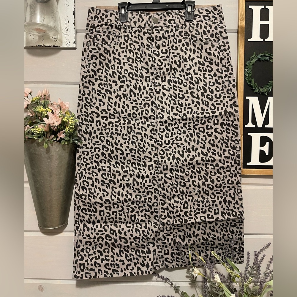 Ladies gray leopard Denim skirt